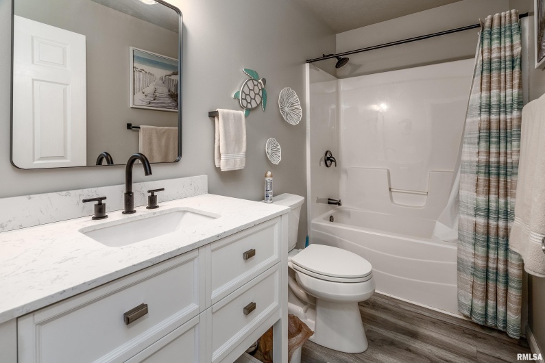 812 Whitecotton Drive, Carterville, Illinois 62918, 3 Bedrooms Bedrooms, 0 ,2 BathroomsBathrooms,Residential,For Sale,Whitecotton,0,RMAEB458884