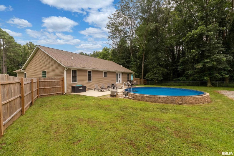 812 Whitecotton Drive, Carterville, Illinois 62918, 3 Bedrooms Bedrooms, 0 ,2 BathroomsBathrooms,Residential,For Sale,Whitecotton,0,RMAEB458884