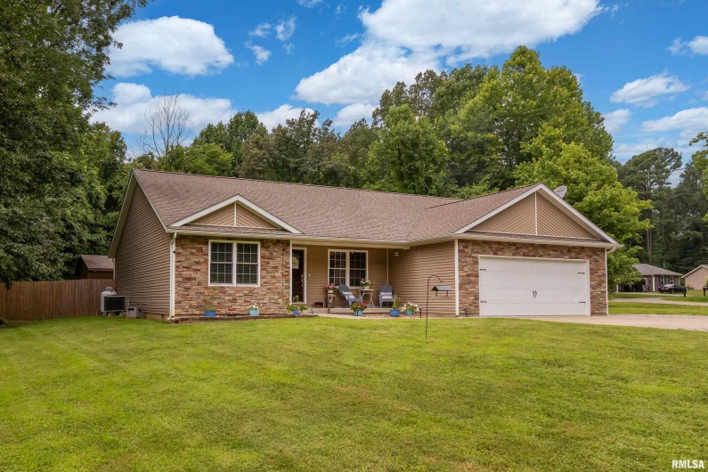 812 Whitecotton Drive, Carterville, Illinois 62918, 3 Bedrooms Bedrooms, 0 ,2 BathroomsBathrooms,Residential,For Sale,Whitecotton,0,RMAEB458884