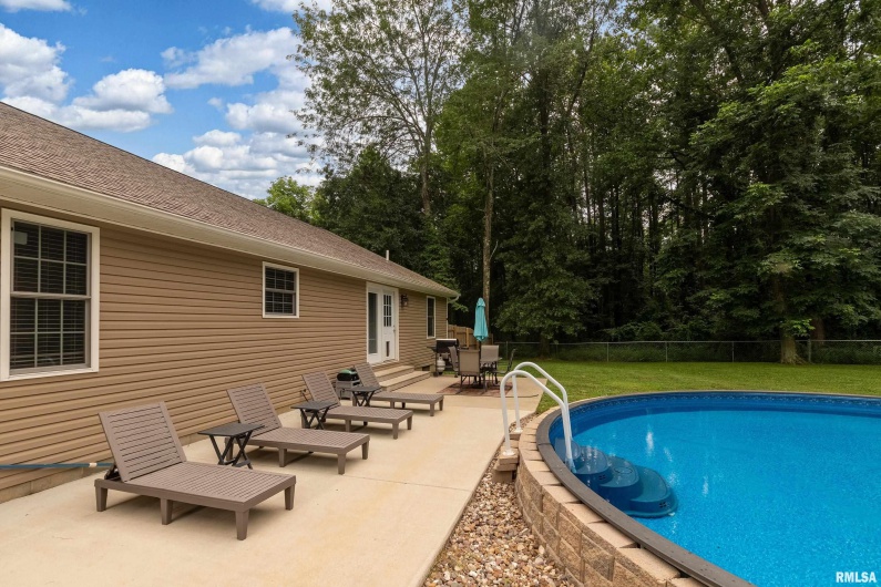 812 Whitecotton Drive, Carterville, Illinois 62918, 3 Bedrooms Bedrooms, 0 ,2 BathroomsBathrooms,Residential,For Sale,Whitecotton,0,RMAEB458884