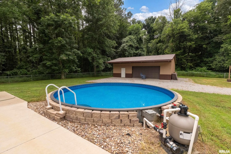 812 Whitecotton Drive, Carterville, Illinois 62918, 3 Bedrooms Bedrooms, 0 ,2 BathroomsBathrooms,Residential,For Sale,Whitecotton,0,RMAEB458884