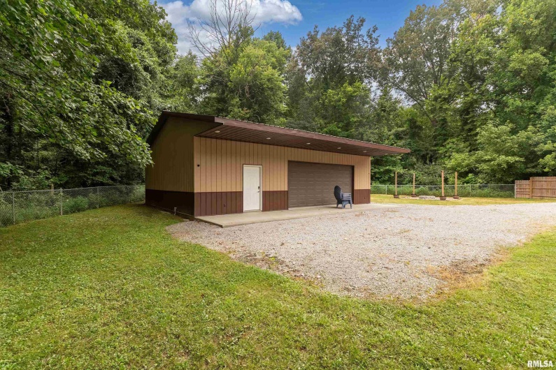 812 Whitecotton Drive, Carterville, Illinois 62918, 3 Bedrooms Bedrooms, 0 ,2 BathroomsBathrooms,Residential,For Sale,Whitecotton,0,RMAEB458884