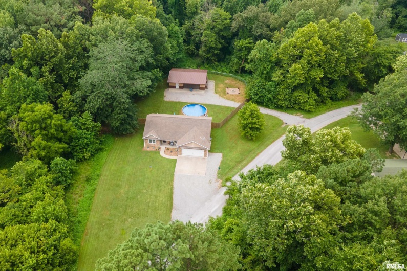 812 Whitecotton Drive, Carterville, Illinois 62918, 3 Bedrooms Bedrooms, 0 ,2 BathroomsBathrooms,Residential,For Sale,Whitecotton,0,RMAEB458884