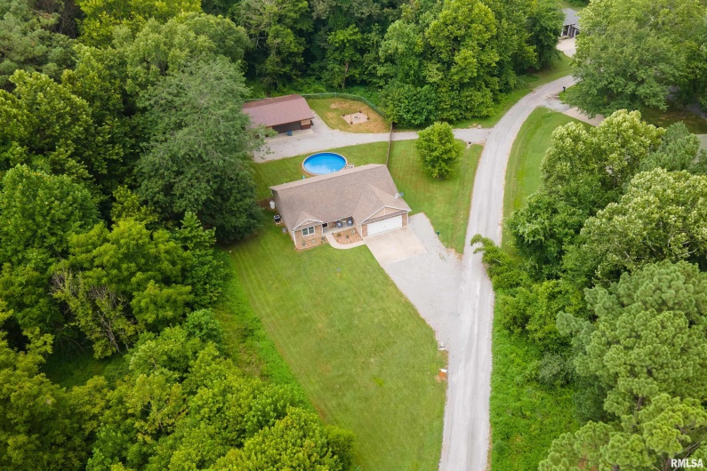 812 Whitecotton Drive, Carterville, Illinois 62918, 3 Bedrooms Bedrooms, 0 ,2 BathroomsBathrooms,Residential,For Sale,Whitecotton,0,RMAEB458884