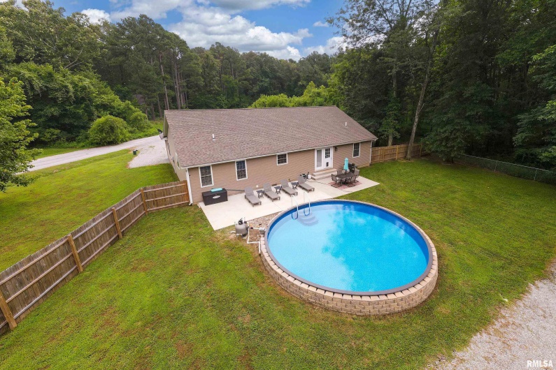 812 Whitecotton Drive, Carterville, Illinois 62918, 3 Bedrooms Bedrooms, 0 ,2 BathroomsBathrooms,Residential,For Sale,Whitecotton,0,RMAEB458884