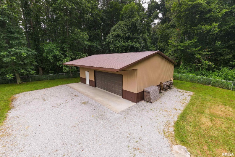 812 Whitecotton Drive, Carterville, Illinois 62918, 3 Bedrooms Bedrooms, 0 ,2 BathroomsBathrooms,Residential,For Sale,Whitecotton,0,RMAEB458884