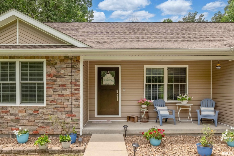 812 Whitecotton Drive, Carterville, Illinois 62918, 3 Bedrooms Bedrooms, 0 ,2 BathroomsBathrooms,Residential,For Sale,Whitecotton,0,RMAEB458884
