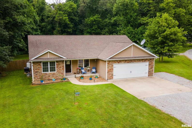 812 Whitecotton Drive, Carterville, Illinois 62918, 3 Bedrooms Bedrooms, 0 ,2 BathroomsBathrooms,Residential,For Sale,Whitecotton,0,RMAEB458884
