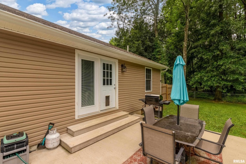 812 Whitecotton Drive, Carterville, Illinois 62918, 3 Bedrooms Bedrooms, 0 ,2 BathroomsBathrooms,Residential,For Sale,Whitecotton,0,RMAEB458884