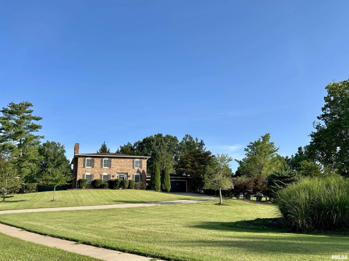 317 Lu Court, Carbondale, Illinois 62901, 4 Bedrooms Bedrooms, 0 ,3 BathroomsBathrooms,Residential,For Sale,Lu,0,RMAEB458892