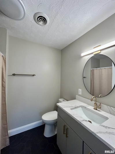 317 Lu Court, Carbondale, Illinois 62901, 4 Bedrooms Bedrooms, 0 ,3 BathroomsBathrooms,Residential,For Sale,Lu,0,RMAEB458892