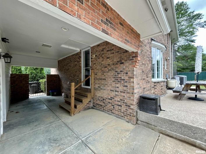 317 Lu Court, Carbondale, Illinois 62901, 4 Bedrooms Bedrooms, 0 ,3 BathroomsBathrooms,Residential,For Sale,Lu,0,RMAEB458892