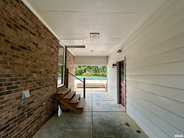 317 Lu Court, Carbondale, Illinois 62901, 4 Bedrooms Bedrooms, 0 ,3 BathroomsBathrooms,Residential,For Sale,Lu,0,RMAEB458892