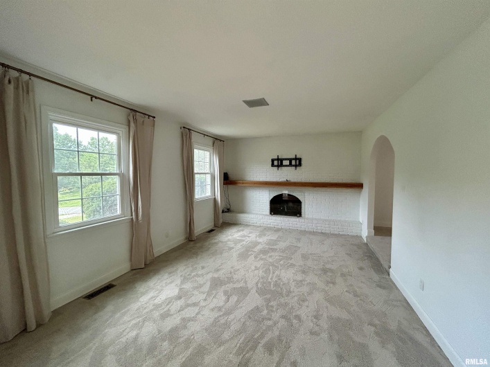 317 Lu Court, Carbondale, Illinois 62901, 4 Bedrooms Bedrooms, 0 ,3 BathroomsBathrooms,Residential,For Sale,Lu,0,RMAEB458892