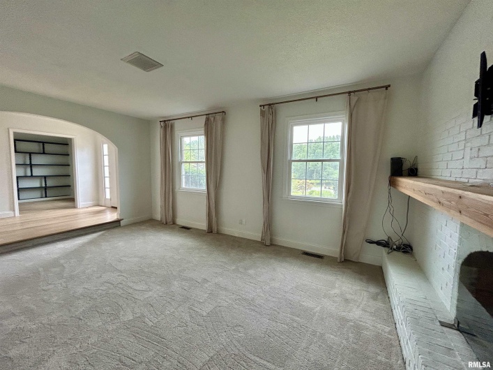 317 Lu Court, Carbondale, Illinois 62901, 4 Bedrooms Bedrooms, 0 ,3 BathroomsBathrooms,Residential,For Sale,Lu,0,RMAEB458892