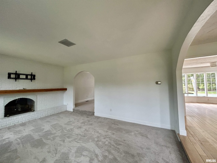 317 Lu Court, Carbondale, Illinois 62901, 4 Bedrooms Bedrooms, 0 ,3 BathroomsBathrooms,Residential,For Sale,Lu,0,RMAEB458892
