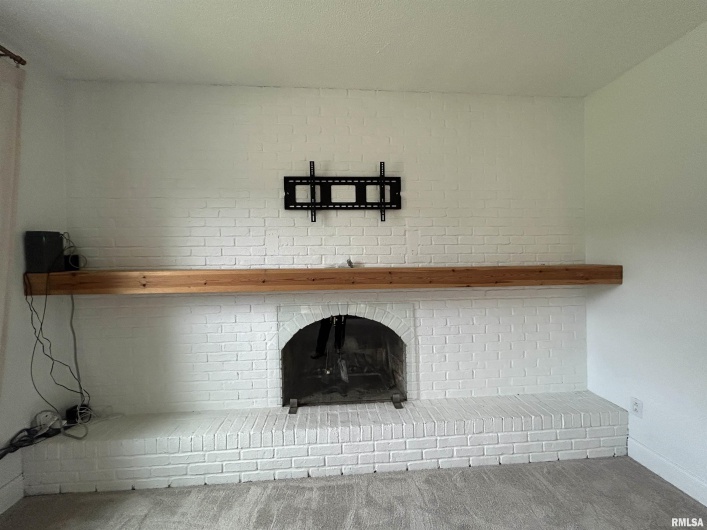 317 Lu Court, Carbondale, Illinois 62901, 4 Bedrooms Bedrooms, 0 ,3 BathroomsBathrooms,Residential,For Sale,Lu,0,RMAEB458892