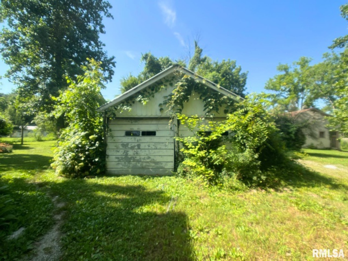 1309 SYCAMORE Street, Carbondale, Illinois 62901, 3 Bedrooms Bedrooms, 0 ,1 BathroomBathrooms,Residential,For Sale,SYCAMORE,0,RMAEB458893