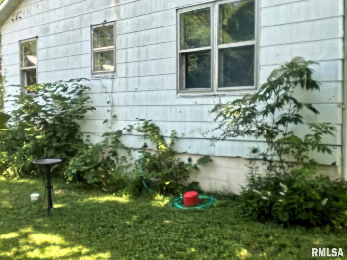 1309 SYCAMORE Street, Carbondale, Illinois 62901, 3 Bedrooms Bedrooms, 0 ,1 BathroomBathrooms,Residential,For Sale,SYCAMORE,0,RMAEB458893