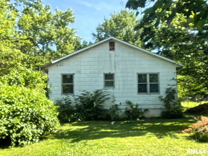 1309 SYCAMORE Street, Carbondale, Illinois 62901, 3 Bedrooms Bedrooms, 0 ,1 BathroomBathrooms,Residential,For Sale,SYCAMORE,0,RMAEB458893