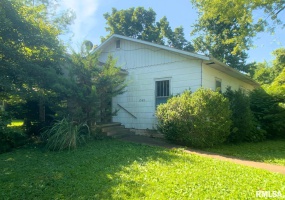 1309 SYCAMORE Street, Carbondale, Illinois 62901, 3 Bedrooms Bedrooms, 0 ,1 BathroomBathrooms,Residential,For Sale,SYCAMORE,0,RMAEB458893