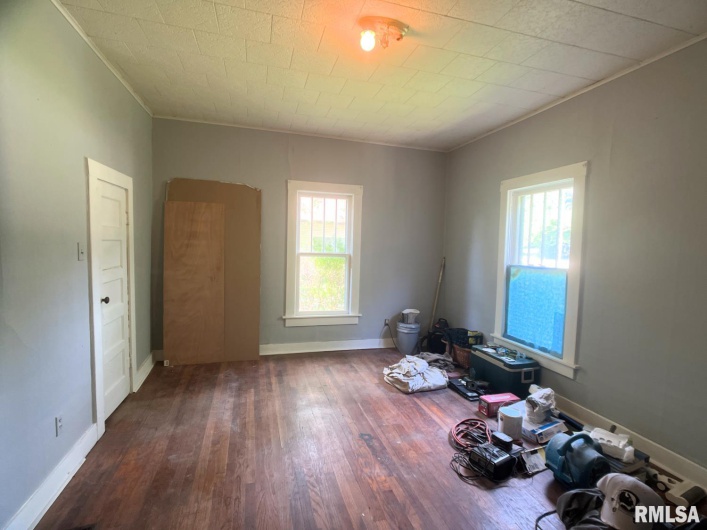 1309 SYCAMORE Street, Carbondale, Illinois 62901, 3 Bedrooms Bedrooms, 0 ,1 BathroomBathrooms,Residential,For Sale,SYCAMORE,0,RMAEB458893