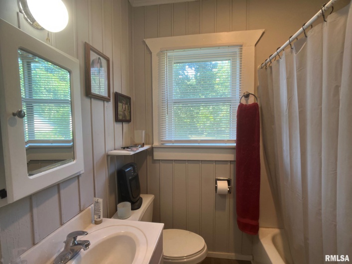 1309 SYCAMORE Street, Carbondale, Illinois 62901, 3 Bedrooms Bedrooms, 0 ,1 BathroomBathrooms,Residential,For Sale,SYCAMORE,0,RMAEB458893