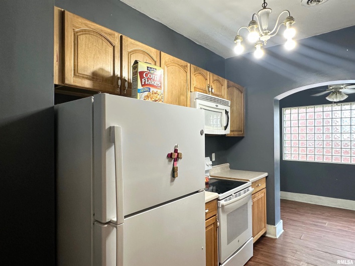 2009 SPRUCE Street, Murphysboro, Illinois 62966, 3 Bedrooms Bedrooms, 0 ,2 BathroomsBathrooms,Residential,For Sale,SPRUCE,0,RMAEB458903