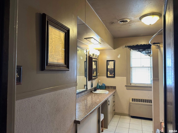2009 SPRUCE Street, Murphysboro, Illinois 62966, 3 Bedrooms Bedrooms, 0 ,2 BathroomsBathrooms,Residential,For Sale,SPRUCE,0,RMAEB458903