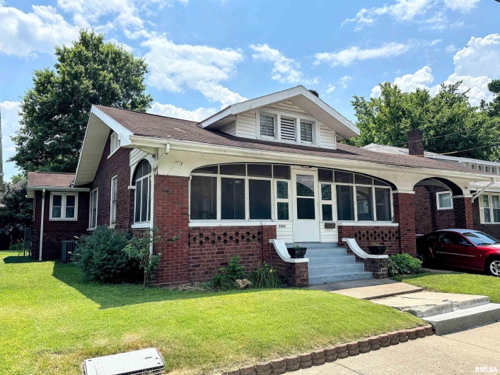 2009 SPRUCE Street, Murphysboro, Illinois 62966, 3 Bedrooms Bedrooms, 0 ,2 BathroomsBathrooms,Residential,For Sale,SPRUCE,0,RMAEB458903