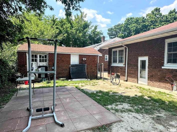2009 SPRUCE Street, Murphysboro, Illinois 62966, 3 Bedrooms Bedrooms, 0 ,2 BathroomsBathrooms,Residential,For Sale,SPRUCE,0,RMAEB458903