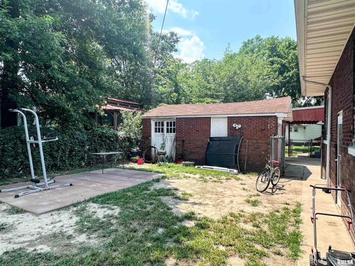 2009 SPRUCE Street, Murphysboro, Illinois 62966, 3 Bedrooms Bedrooms, 0 ,2 BathroomsBathrooms,Residential,For Sale,SPRUCE,0,RMAEB458903