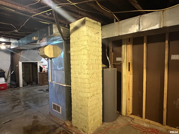 2009 SPRUCE Street, Murphysboro, Illinois 62966, 3 Bedrooms Bedrooms, 0 ,2 BathroomsBathrooms,Residential,For Sale,SPRUCE,0,RMAEB458903