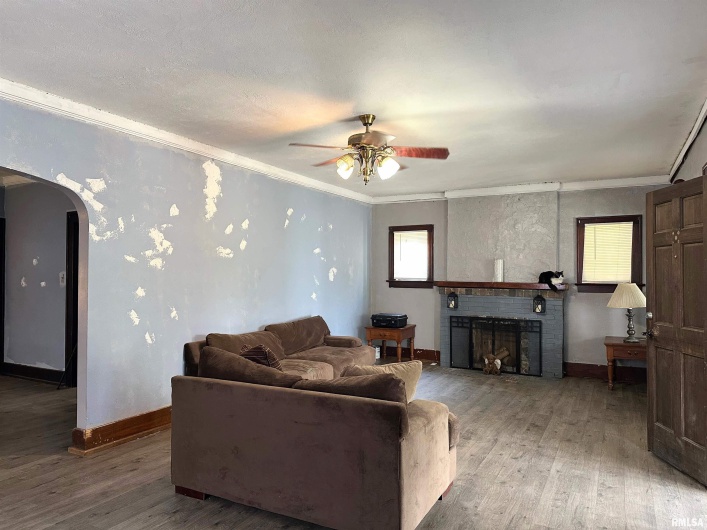 2009 SPRUCE Street, Murphysboro, Illinois 62966, 3 Bedrooms Bedrooms, 0 ,2 BathroomsBathrooms,Residential,For Sale,SPRUCE,0,RMAEB458903