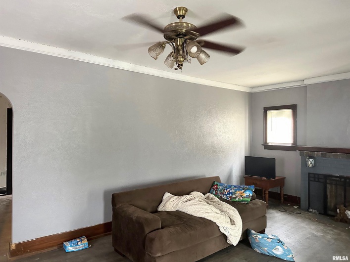2009 SPRUCE Street, Murphysboro, Illinois 62966, 3 Bedrooms Bedrooms, 0 ,2 BathroomsBathrooms,Residential,For Sale,SPRUCE,0,RMAEB458903