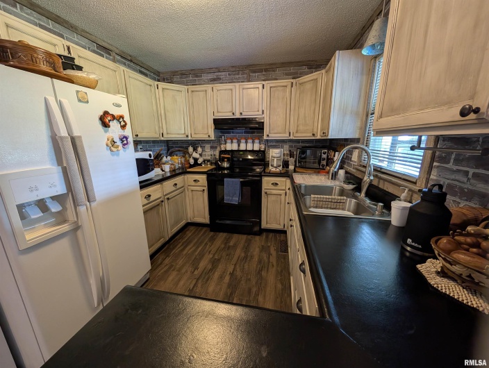 425 Peak Road, Harrisburg, Illinois 62946, 3 Bedrooms Bedrooms, 0 ,1 BathroomBathrooms,Residential,For Sale,Peak,0,RMAQC4265530