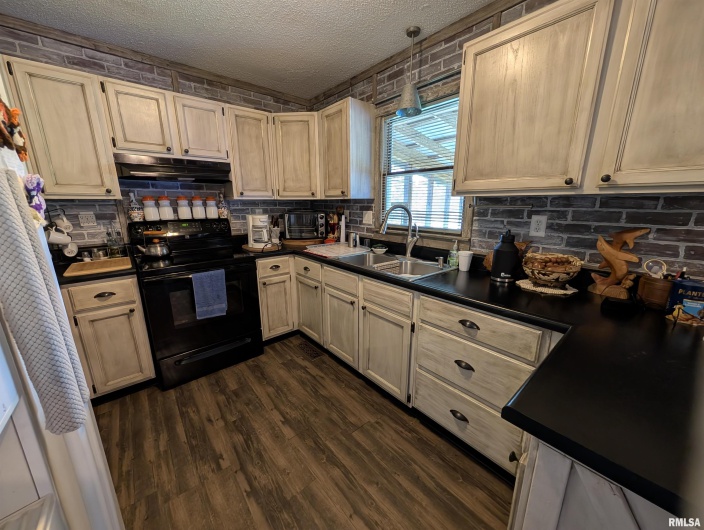 425 Peak Road, Harrisburg, Illinois 62946, 3 Bedrooms Bedrooms, 0 ,1 BathroomBathrooms,Residential,For Sale,Peak,0,RMAQC4265530