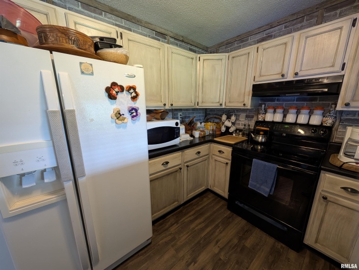 425 Peak Road, Harrisburg, Illinois 62946, 3 Bedrooms Bedrooms, 0 ,1 BathroomBathrooms,Residential,For Sale,Peak,0,RMAQC4265530