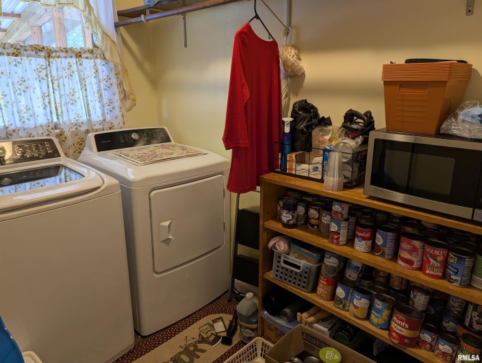 425 Peak Road, Harrisburg, Illinois 62946, 3 Bedrooms Bedrooms, 0 ,1 BathroomBathrooms,Residential,For Sale,Peak,0,RMAQC4265530