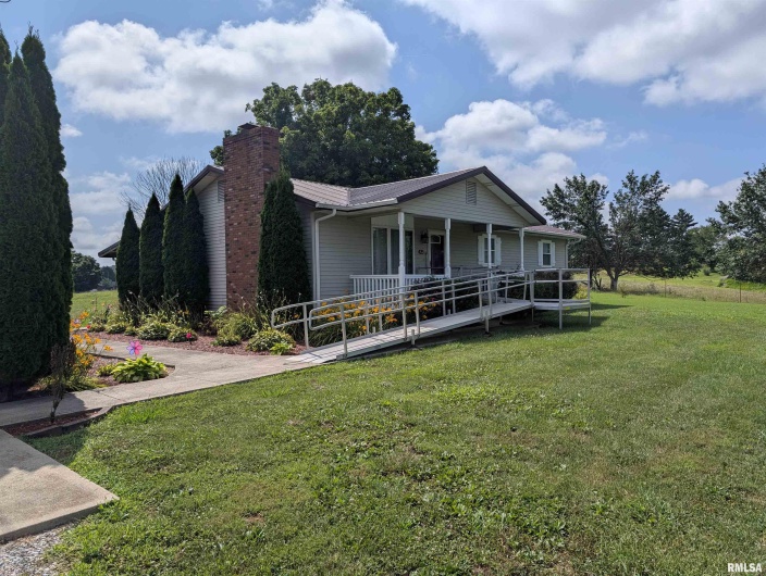 425 Peak Road, Harrisburg, Illinois 62946, 3 Bedrooms Bedrooms, 0 ,1 BathroomBathrooms,Residential,For Sale,Peak,0,RMAQC4265530