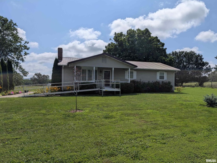 425 Peak Road, Harrisburg, Illinois 62946, 3 Bedrooms Bedrooms, 0 ,1 BathroomBathrooms,Residential,For Sale,Peak,0,RMAQC4265530