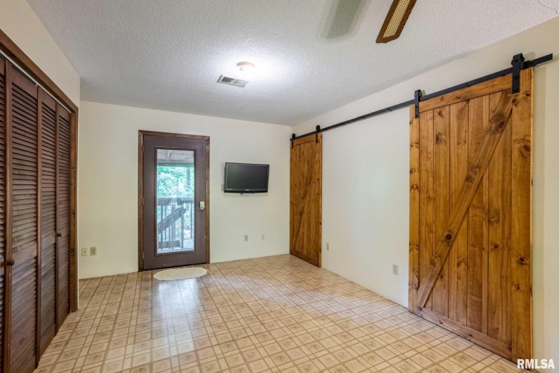 14802 Poor Farm Road, Johnston City, Illinois 62951, 3 Bedrooms Bedrooms, 0 ,2 BathroomsBathrooms,Residential,For Sale,Poor Farm,0,RMAQC4265533