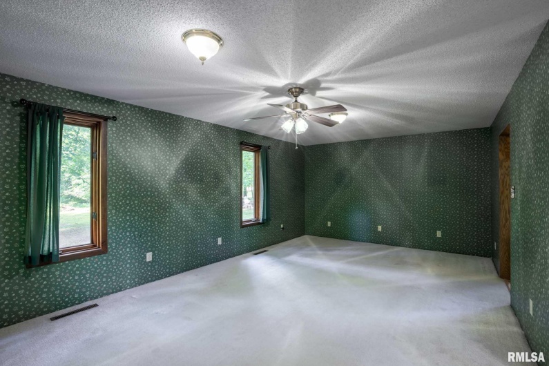 14802 Poor Farm Road, Johnston City, Illinois 62951, 3 Bedrooms Bedrooms, 0 ,2 BathroomsBathrooms,Residential,For Sale,Poor Farm,0,RMAQC4265533