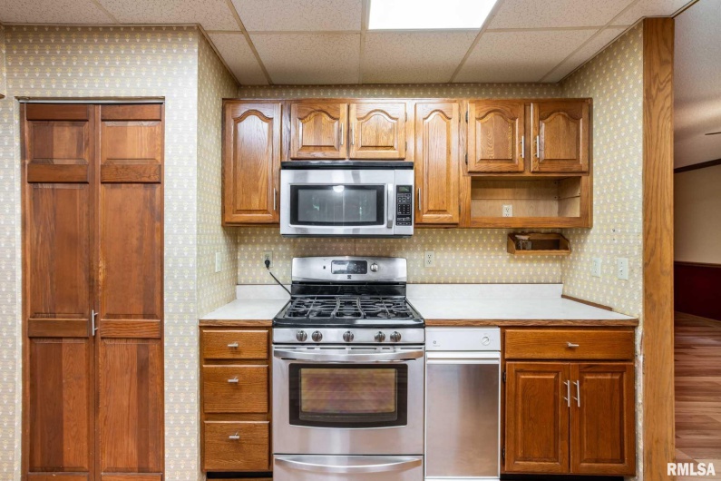 14802 Poor Farm Road, Johnston City, Illinois 62951, 3 Bedrooms Bedrooms, 0 ,2 BathroomsBathrooms,Residential,For Sale,Poor Farm,0,RMAQC4265533