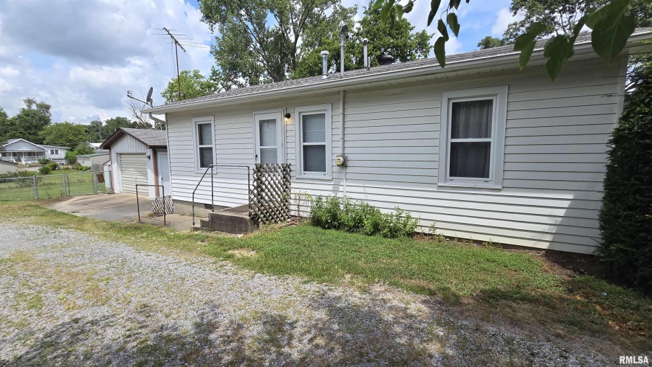 1419 Granger Street, Harrisburg, Illinois 62946-3224, 2 Bedrooms Bedrooms, 0 ,1 BathroomBathrooms,Residential,For Sale,Granger,0,RMAEB458910