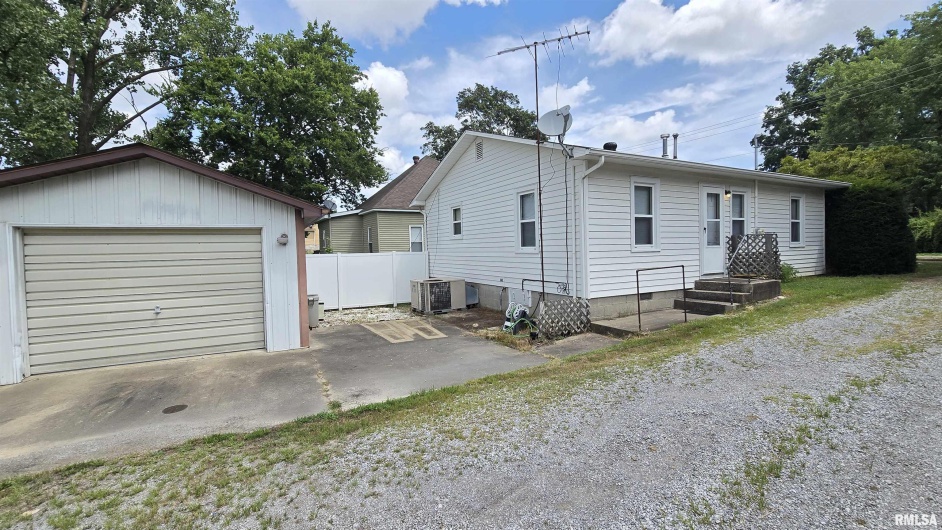 1419 Granger Street, Harrisburg, Illinois 62946-3224, 2 Bedrooms Bedrooms, 0 ,1 BathroomBathrooms,Residential,For Sale,Granger,0,RMAEB458910