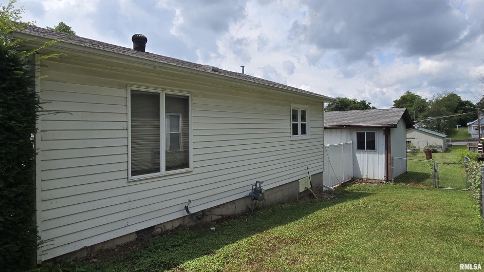 1419 Granger Street, Harrisburg, Illinois 62946-3224, 2 Bedrooms Bedrooms, 0 ,1 BathroomBathrooms,Residential,For Sale,Granger,0,RMAEB458910