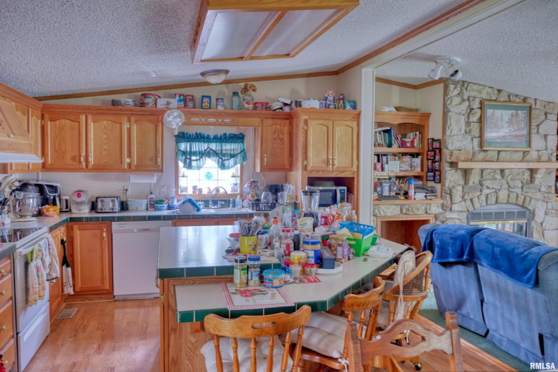 8 PRIVATE Road, Ava, Illinois 62907, 3 Bedrooms Bedrooms, 0 ,2 BathroomsBathrooms,Residential,For Sale,PRIVATE,0,RMAEB458914