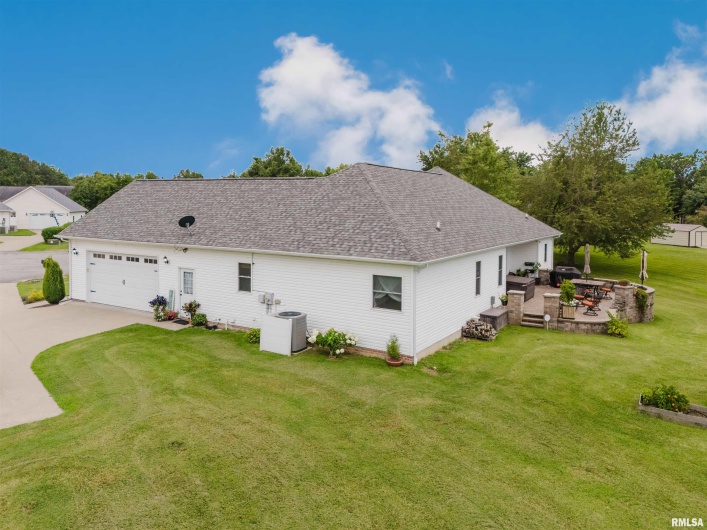 204 Bea Court, Carterville, Illinois 62918, 4 Bedrooms Bedrooms, 0 ,3 BathroomsBathrooms,Residential,For Sale,Bea,0,RMAQC4265559