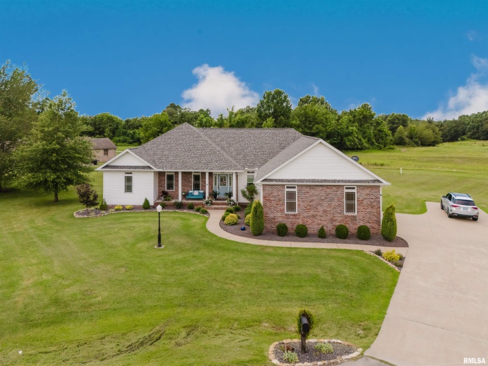 204 Bea Court, Carterville, Illinois 62918, 4 Bedrooms Bedrooms, 0 ,3 BathroomsBathrooms,Residential,For Sale,Bea,0,RMAQC4265559